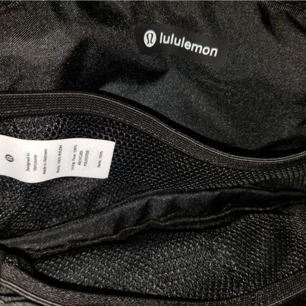 Lululemon Everywhere Belt Bag 1L Original Strap Black Nwt - Picture 9 of 14